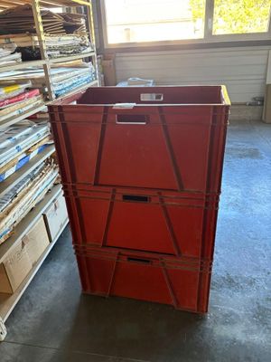 3 CAISSES plastiques - Photo 1