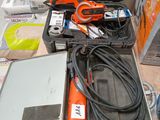 une boîte à outils avec un tas d'outils à l'intérieur