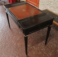 Table "à la Tronchin", en acajou noirci, sous main cuir et p… (photo 5)
