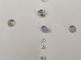 beaucoup de diamants qui se trouvent dans la baignoire