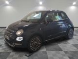 la photo d'une petite voiture noire garée dans un garage