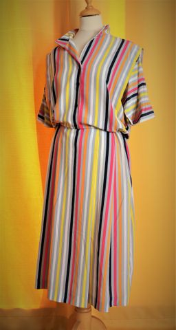 CARVEN pour la compagnie aérienne TEA – Robe mi-longue à rayures ...