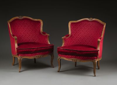 paire de fauteuils de style louis xv