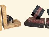 deux serre-livres en bois et en marbre
