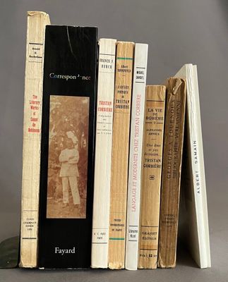 beaucoup de livres qui traînent sur une étagère