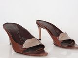 paire de talons en cuir marron pour femmes avec bout ouvert et bout ouvert