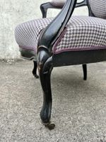Fauteuil cabriolet en bois noirci à dossier médaillon, pieds… (photo 4)
