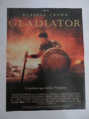 L'affiche du film « Gladiator » est accrochée au mur.