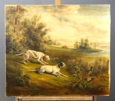 un tableau représentant deux chiens et un oiseau, posé sur un chevalet