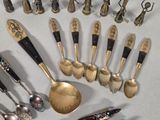 a lot of spoons and spoon spoons that are on a table