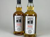deux bouteilles de whisky posées l'une à côté de l'autre sur une table