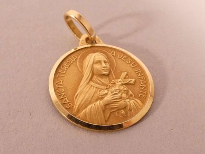 gold plated medal of the virgin of guadalupe