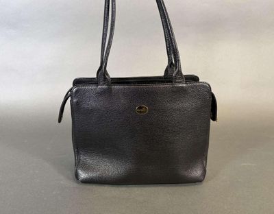 Mac Douglas. Sac porté épaule en cuir grainé noir, fermeture…