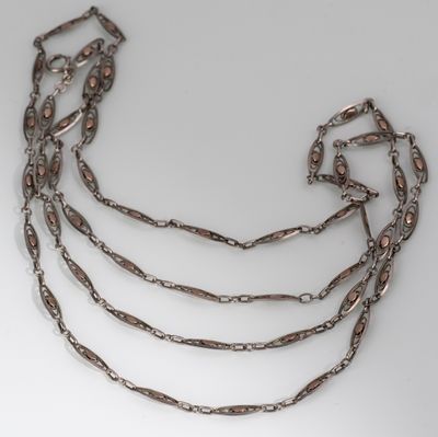 Chaine de montre en argent poids net : 36,6 g.