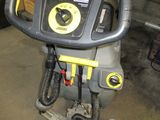 a machine that is sitting on the floor in the garage
