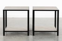 Deux petites tables d'appoint carrées, en métal laqué noir e… (photo 3)