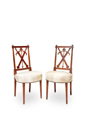 une paire de chaises d'appoint en acajou de l'époque de George II