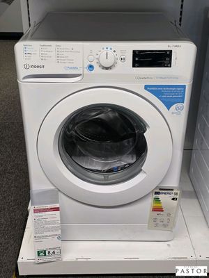 une photo d'une machine à laver et d'un sèche-linge dans un magasin