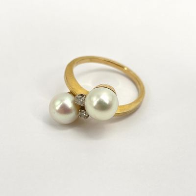 Bague toi et moi sertie de deux perles d'environ 13 et 12 et…