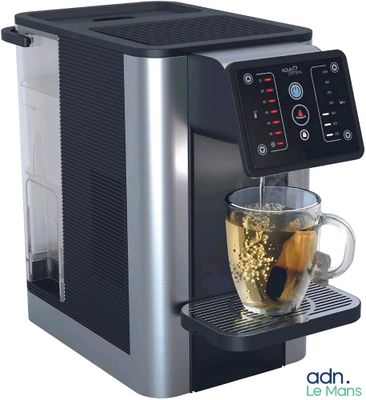 une image représentant une machine à café dans laquelle se trouve une tasse de thé