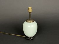Lampe en porcelaine céladon. (photo 3)