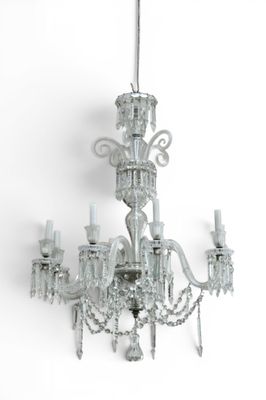 BACCARAT. Lustre à huit lumières en cristal incolore, pampil…