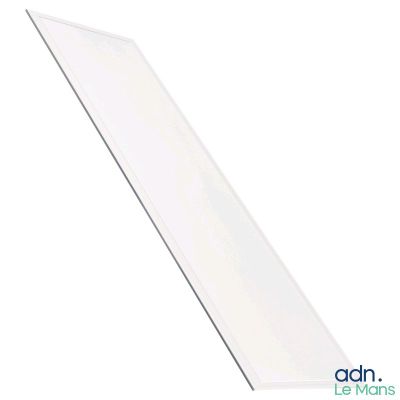 un gros plan d'un luminaire plat blanc sur fond blanc