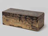 une vieille boîte en bois décorée d'une peinture, posée sur une table