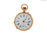 une montre de poche en or avec des chiffres romains sur le cadran