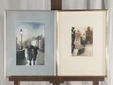 deux photos encadrées représentant un homme et une femme marchant dans la rue