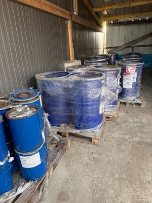 Nombreux fûts de 200kg mastik durci DLUO (en l'état)