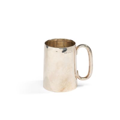 CHOPPE en argent et de forme tronconique.