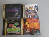 plusieurs boîtes de jeux vidéo posées sur une table blanche