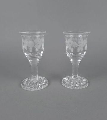 paire de verres en cristal taillé à motifs floraux