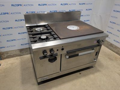 une photo d'une plaque de cuisson en acier inoxydable équipée de deux feux