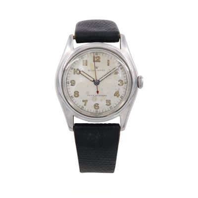 une image de montre sur fond blanc
