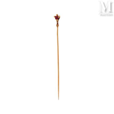une fleur rouge sur un bâton en bois, sur fond blanc