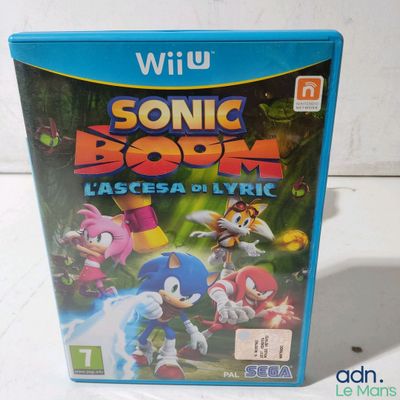 un gros plan d'un jeu Wii sur une surface blanche