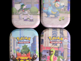 trois boîtes sur lesquelles figurent des personnages Pokémon sur fond noir