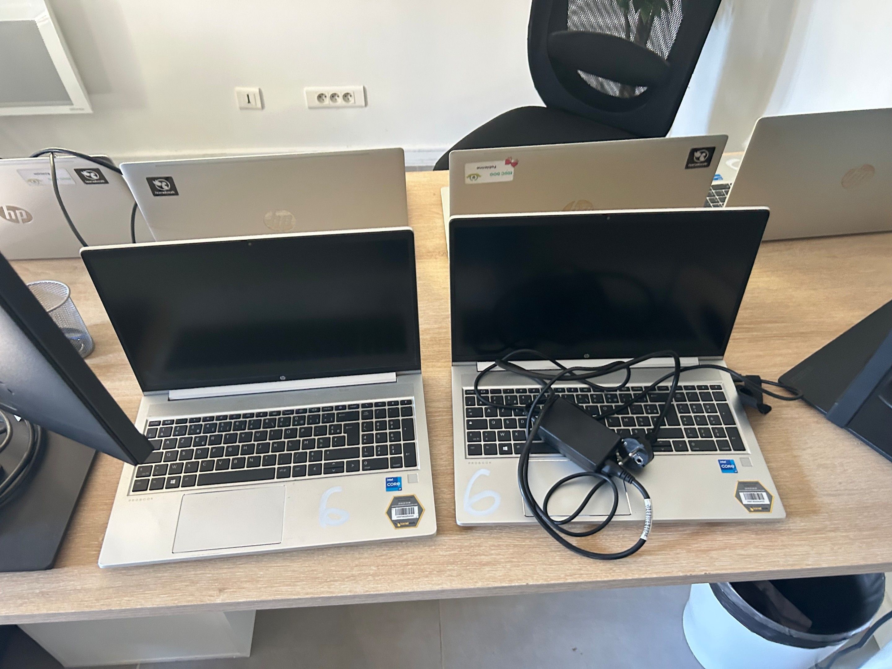 2 ordinateurs portables HP PRO BOOK I7 (dont 1 avec chargeur…