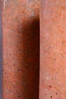 Paire de gaines en forme de colonnes tronquées en scagliole. (photo 3)