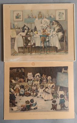deux photos d'un chat assis à une table et d'un chat assis à une table