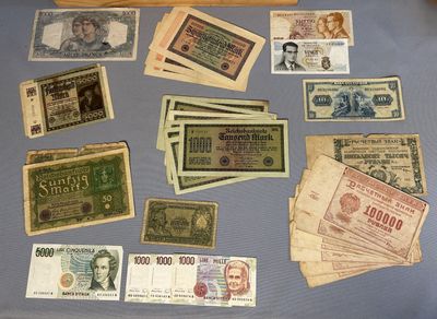 Lot de billets de divers origines, principalement de la prem…