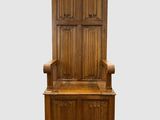 une image représentant une chaise en bois avec un banc en dessous