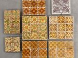un lot de six carreaux présentant différents motifs