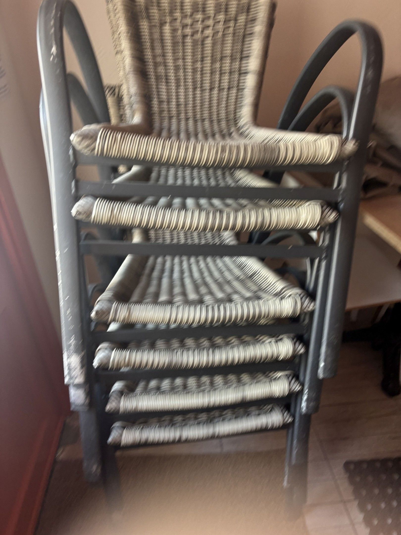 10 fauteuils métalliques