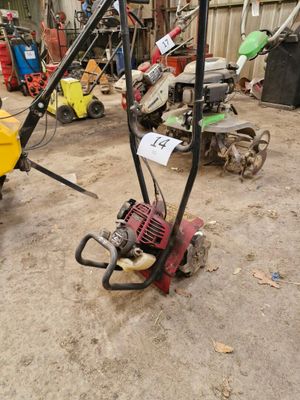 une petite machine qui se trouve dans la terre