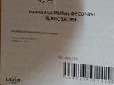 a box with a label on it that says habilage mural decoast