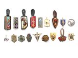 de nombreux types de badges différents sur un fond blanc