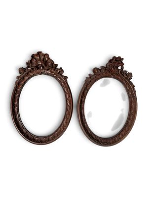 paire de miroirs ovales anciens en bois sculpté, ornés de sculptures élaborées